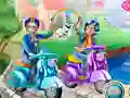 Игра Поездка принцесс на скутерах онлайн